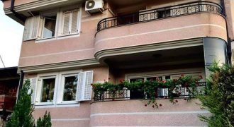 Се издава куќа во Жданец