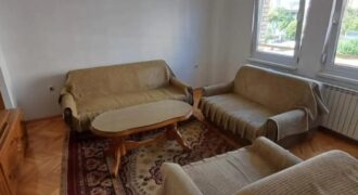 Се издава стан од 80м2 карши Железничка
