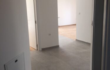 Се издава празен стан од 80м2 во Аеродром
