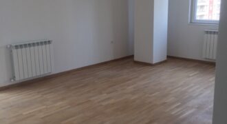 Се издава празен стан од 80м2 во Аеродром