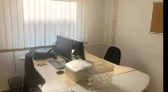 Се издава деловен-канцелариски простор од 90м2 во Центар